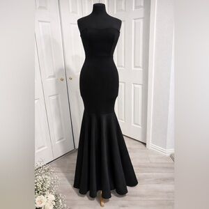 Elegant Black Strapless Mermaid Dress